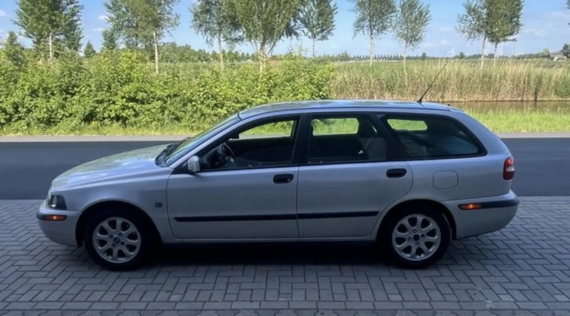 Volvo V40 1.8 Gri - 1