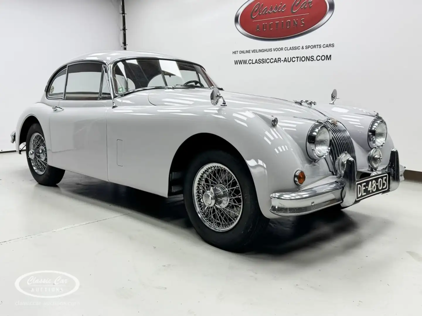 Jaguar XK - ONLINE AUCTION Grau - 1
