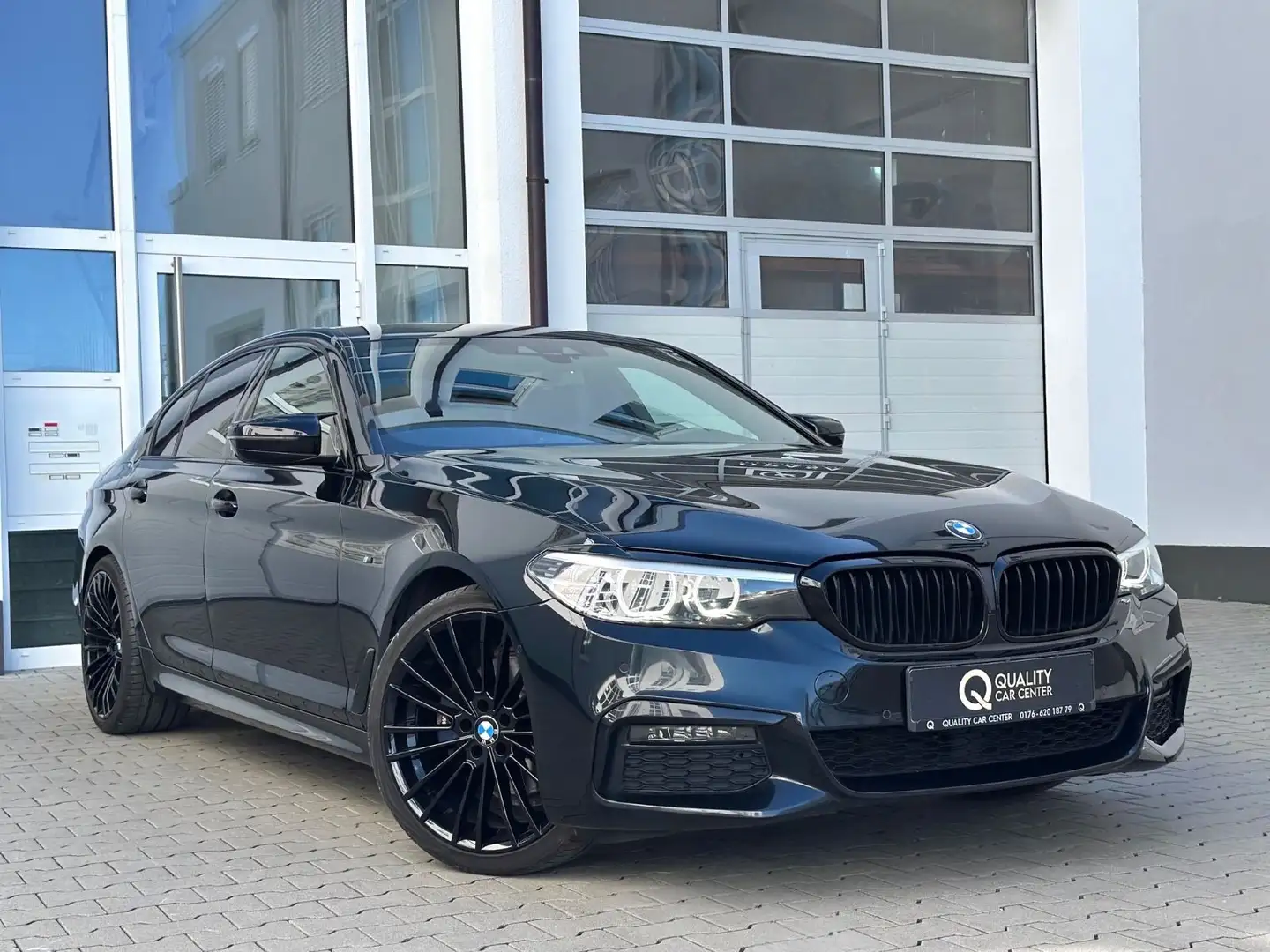 BMW 520 i M Sport PAKET *DIGITALE TACHO*20 ZOLL*KAME Schwarz - 1