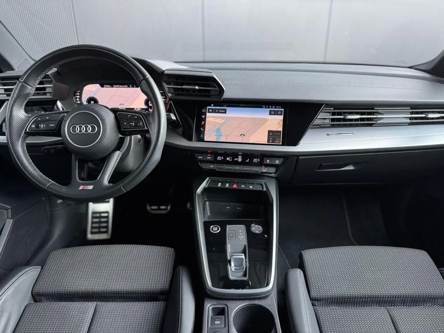 Audi A3 Sportback 30 TFSI 3x S Line AUTOMAAT NL AUTO*19 IN Zwart - 2
