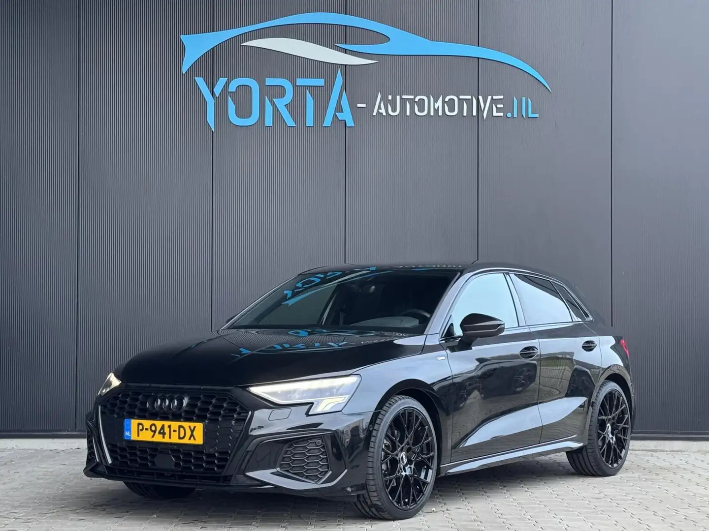 Audi A3 Sportback 30 TFSI 3x S Line AUTOMAAT NL AUTO*19 IN Zwart - 1
