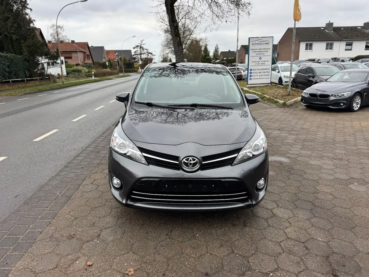 Toyota Verso 1.6 *Panorama+Navi+Kamera+PDC+Alu*Scheckhf Grau - 2