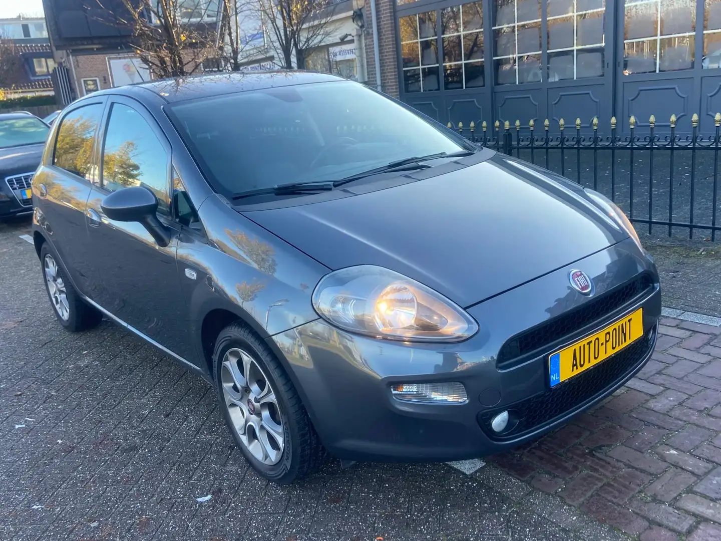 Fiat Punto Evo TWINAIR 5-DEURS/CLIMA/NAVI/PDC/ZUINIG Grijs - 2