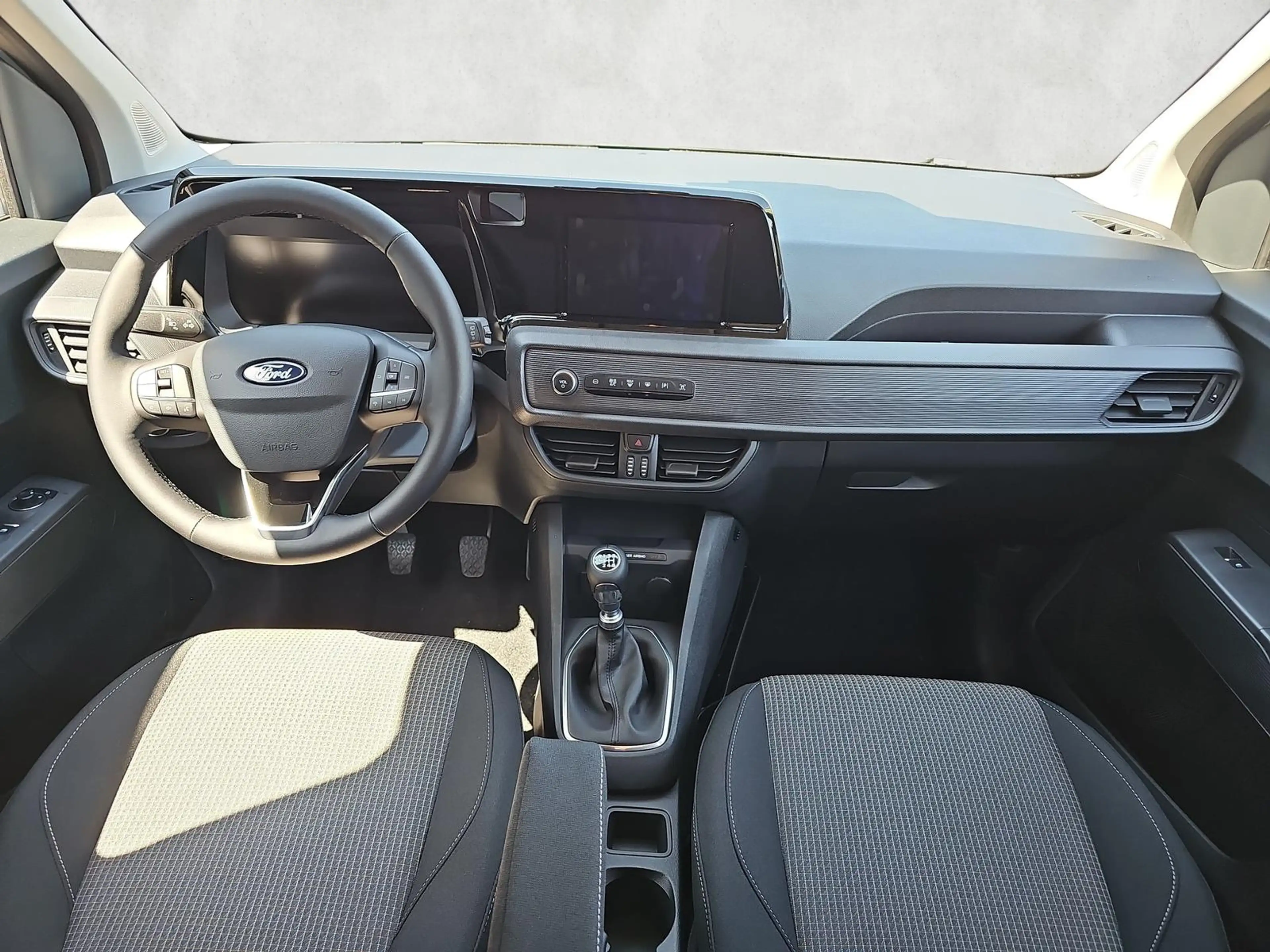 Ford Tourneo Courier 1.0 EB Trend 5JGar Kamera AHK — photo 12