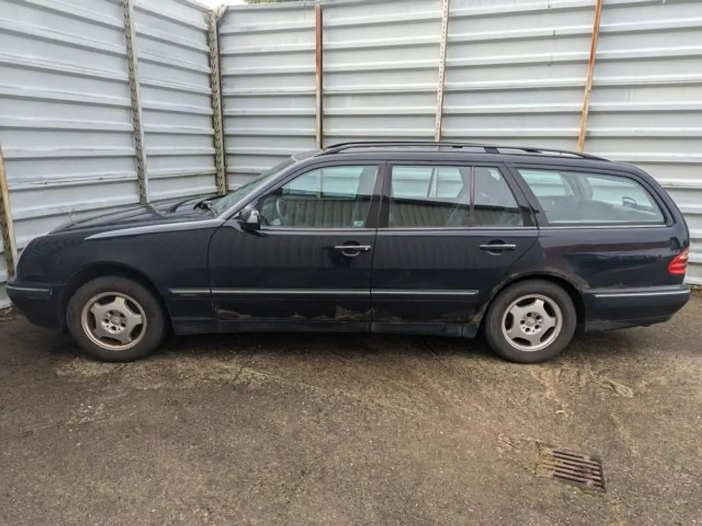 Mercedes-Benz E 240 T Elegance*Automatikgetriebe*Tüv:01/2026* Blau - 2