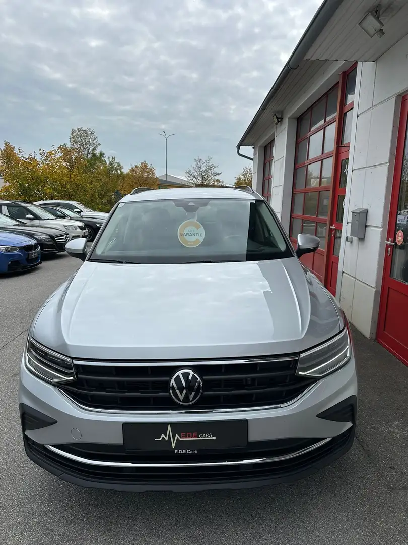 Volkswagen Tiguan 2.0 TDI DSG Life Grau - 2
