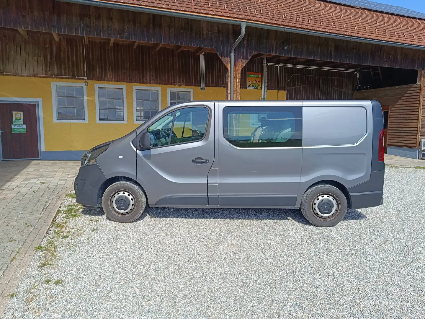 Opel Vivaro Grau - 2