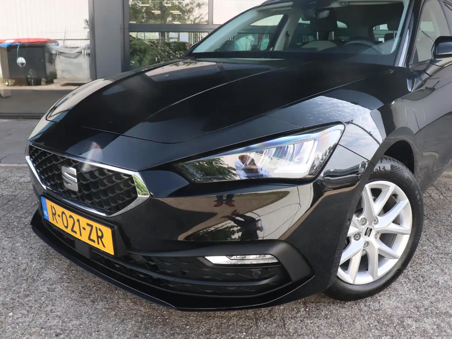 SEAT Leon Sportstourer 1.0 TSI 110pk Style Business Intense Schwarz - 2