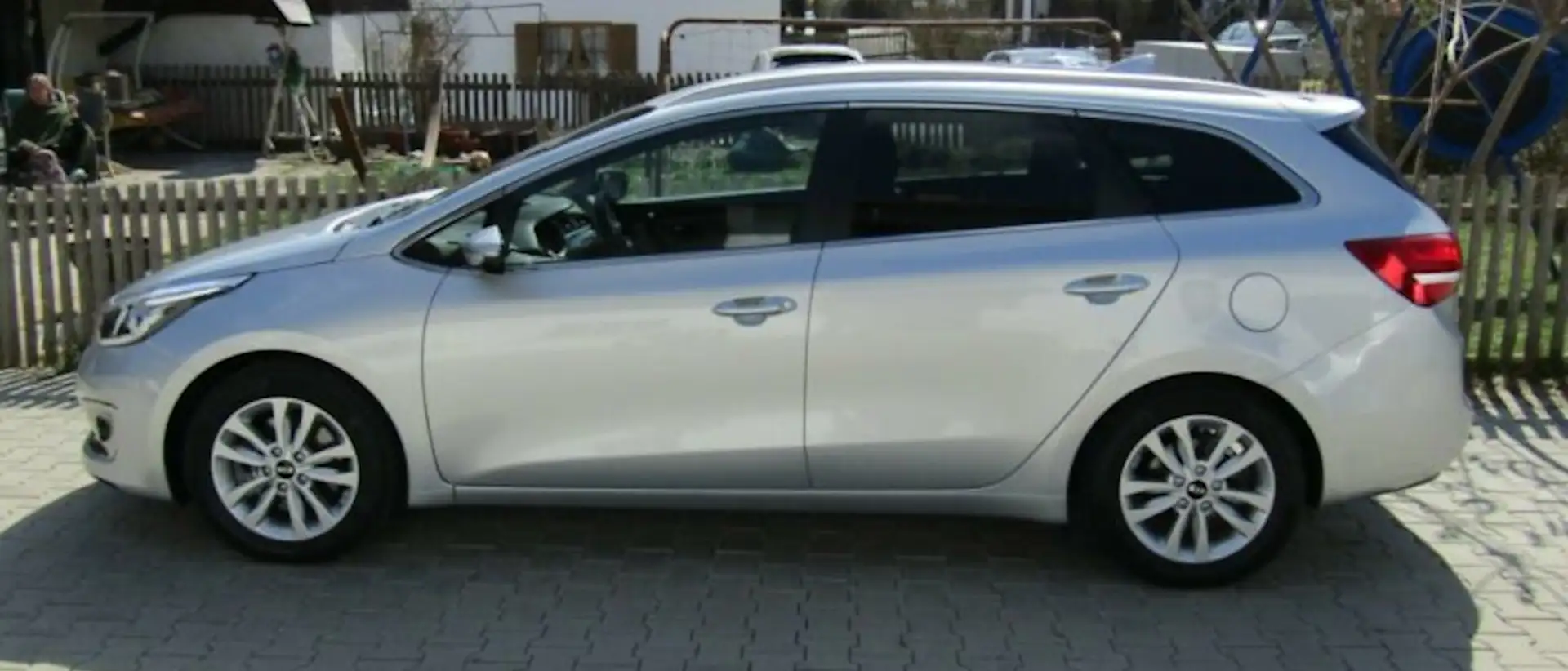 Kia Ceed SW / cee'd SW Ceed SW Diesel 1.6 CRDi 136 DCT ISG Spirit srebrna - 1