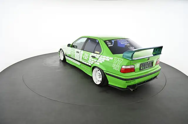 BMW 3 Series view 9