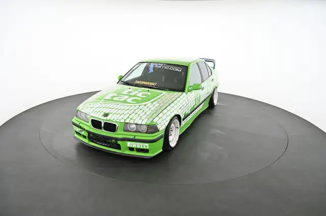 BMW 3 Series view 11