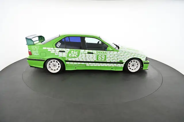 BMW 3 Series view 6