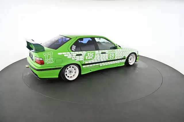 BMW 3 Series view 4