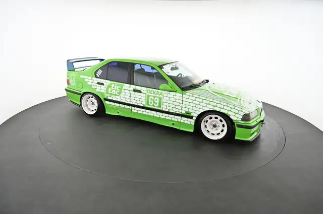 BMW 3 Series view 8