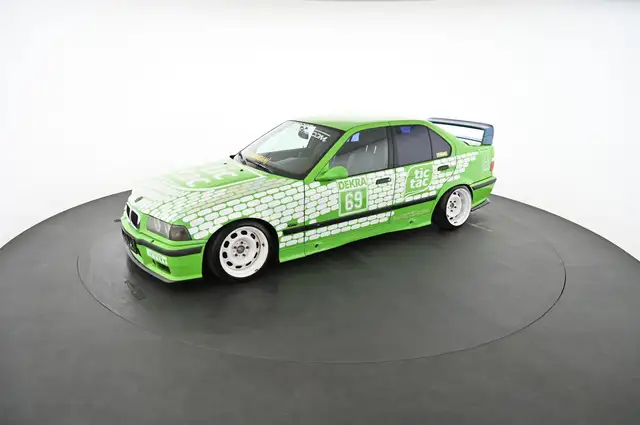 BMW 3 Series view 3