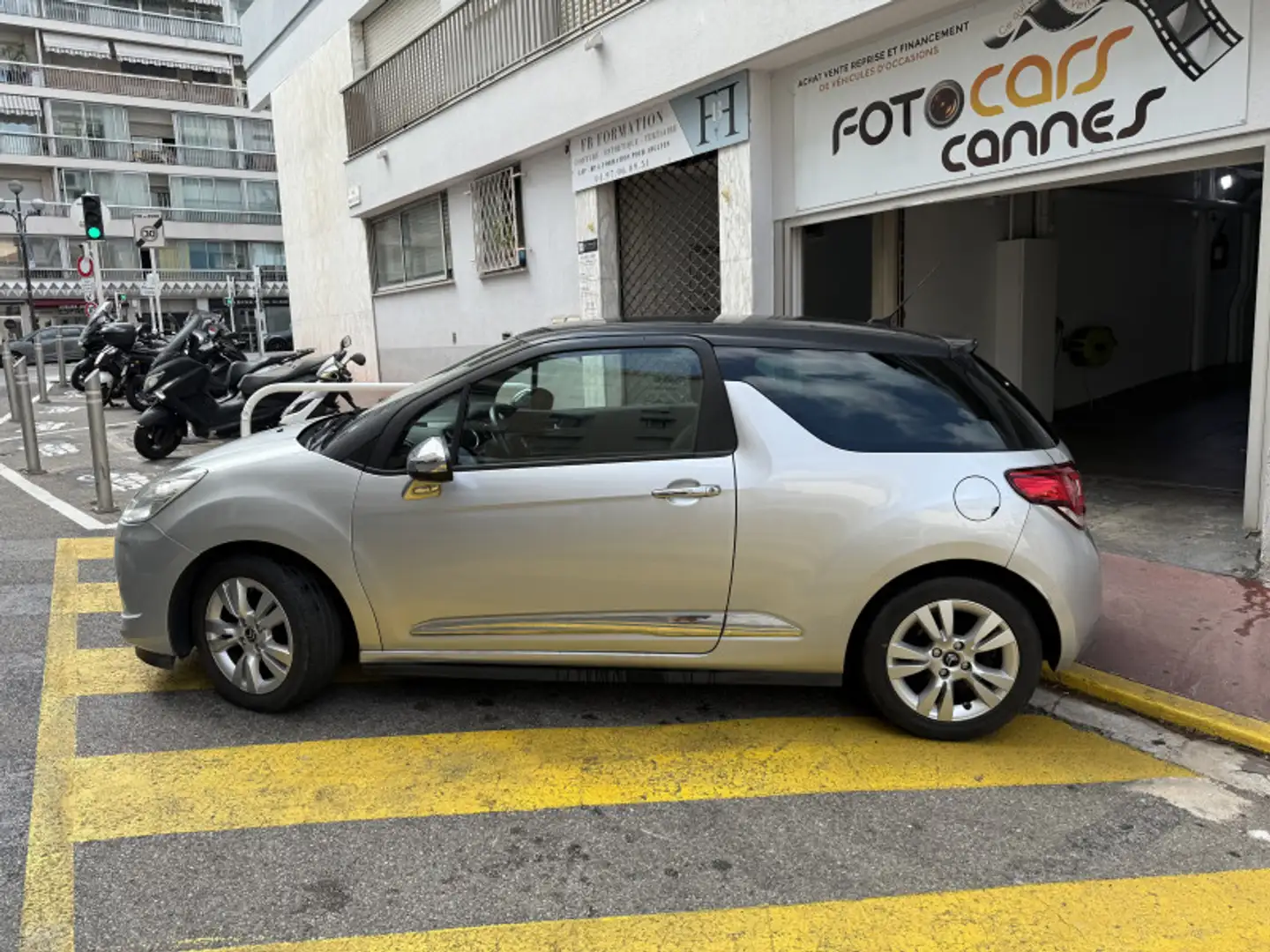Citroen DS3 1.6 VTI SO CHIC Gris - 2