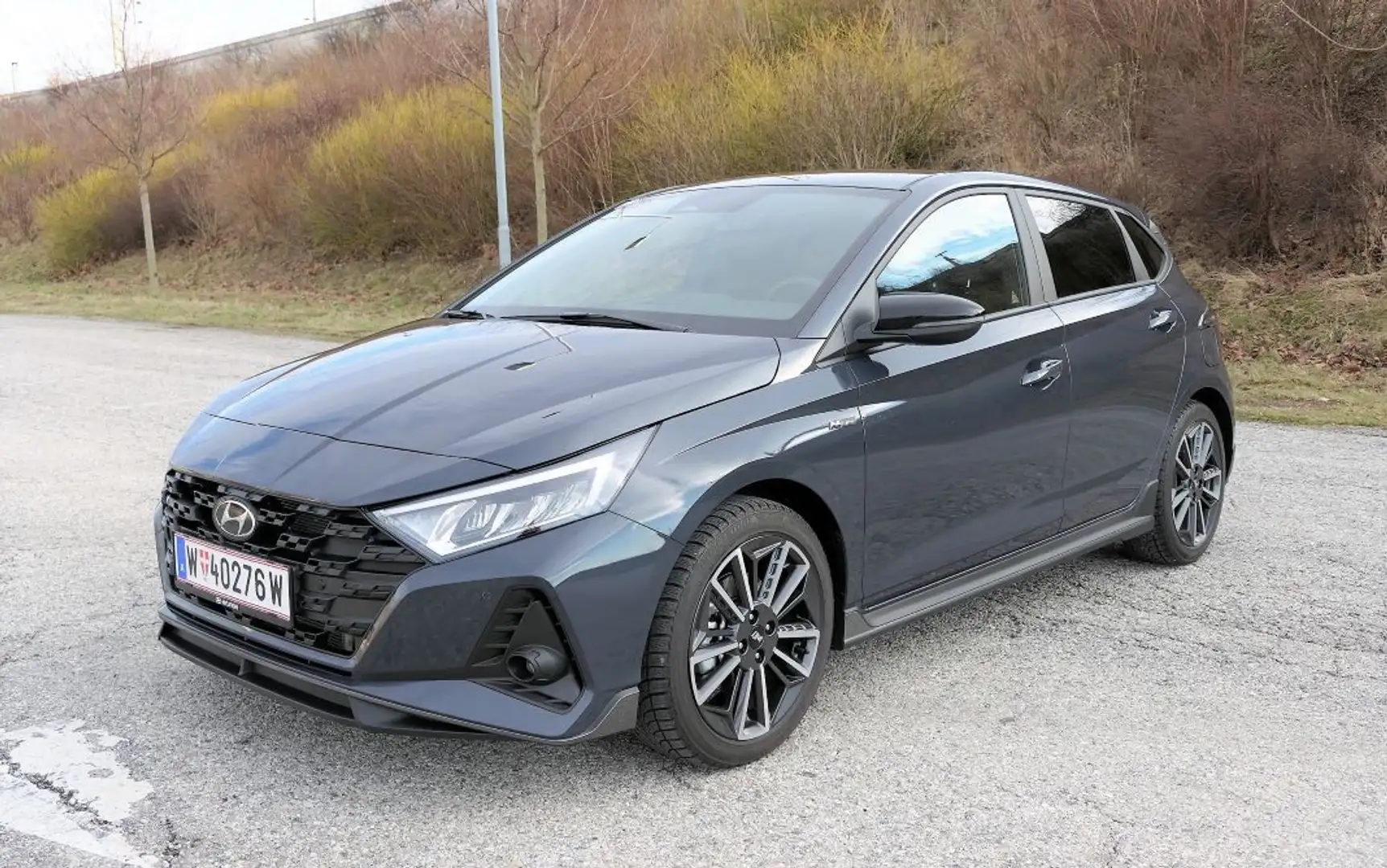 Hyundai i20 1,2 MPI i-Line Plus Grau - 1