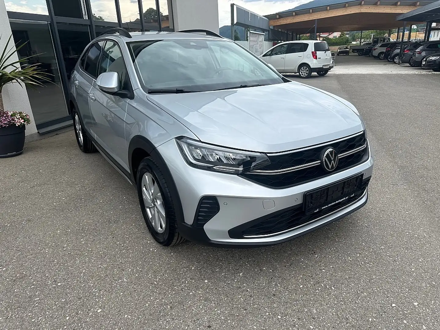 Volkswagen Taigo 1,0 TSI Life DSG Aut. Plateado - 2