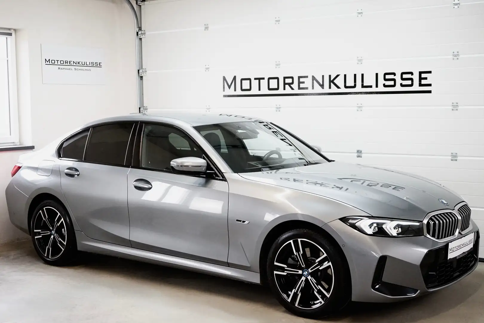 BMW 320 320e PHEV M Sport Aut. - Widescreen - DA+ - HIFI Grau - 1
