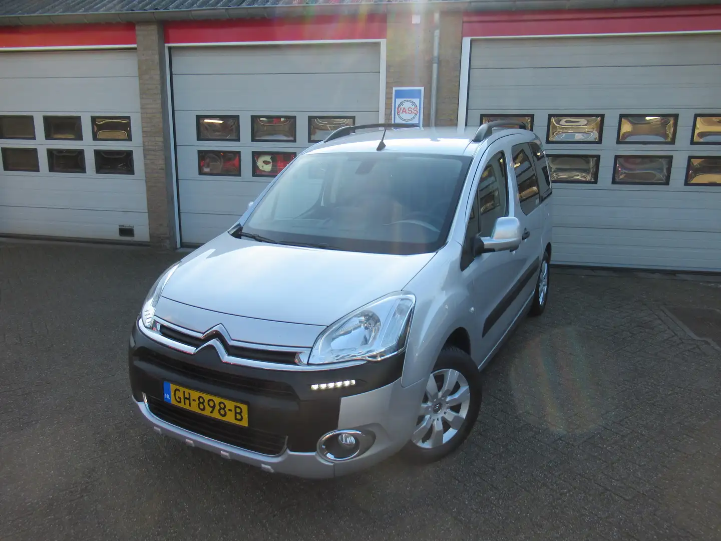Citroen Berlingo 1.6 VTi XTR Grijs - 1
