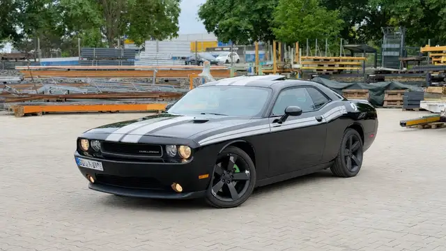 Dodge Challenger 3,6 V6 AutoM. SHZ. Navi. Tausch Mö.