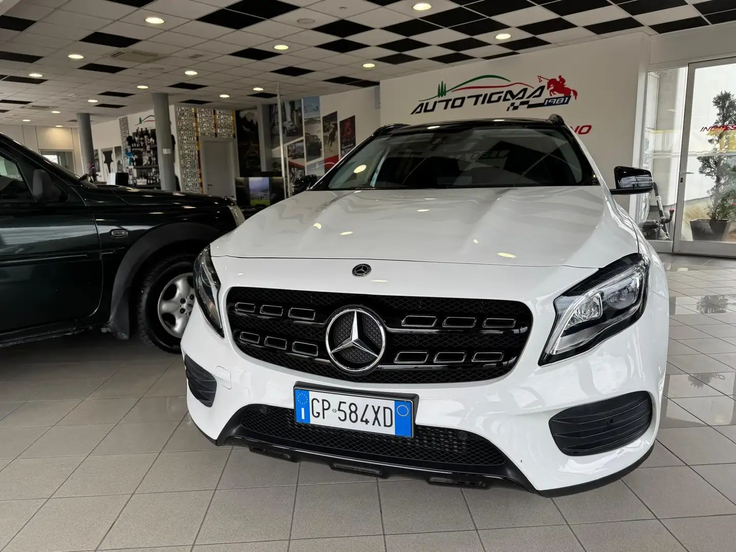 Mercedes-Benz GLA 200 GLA 200 d Premium auto Wit - 2