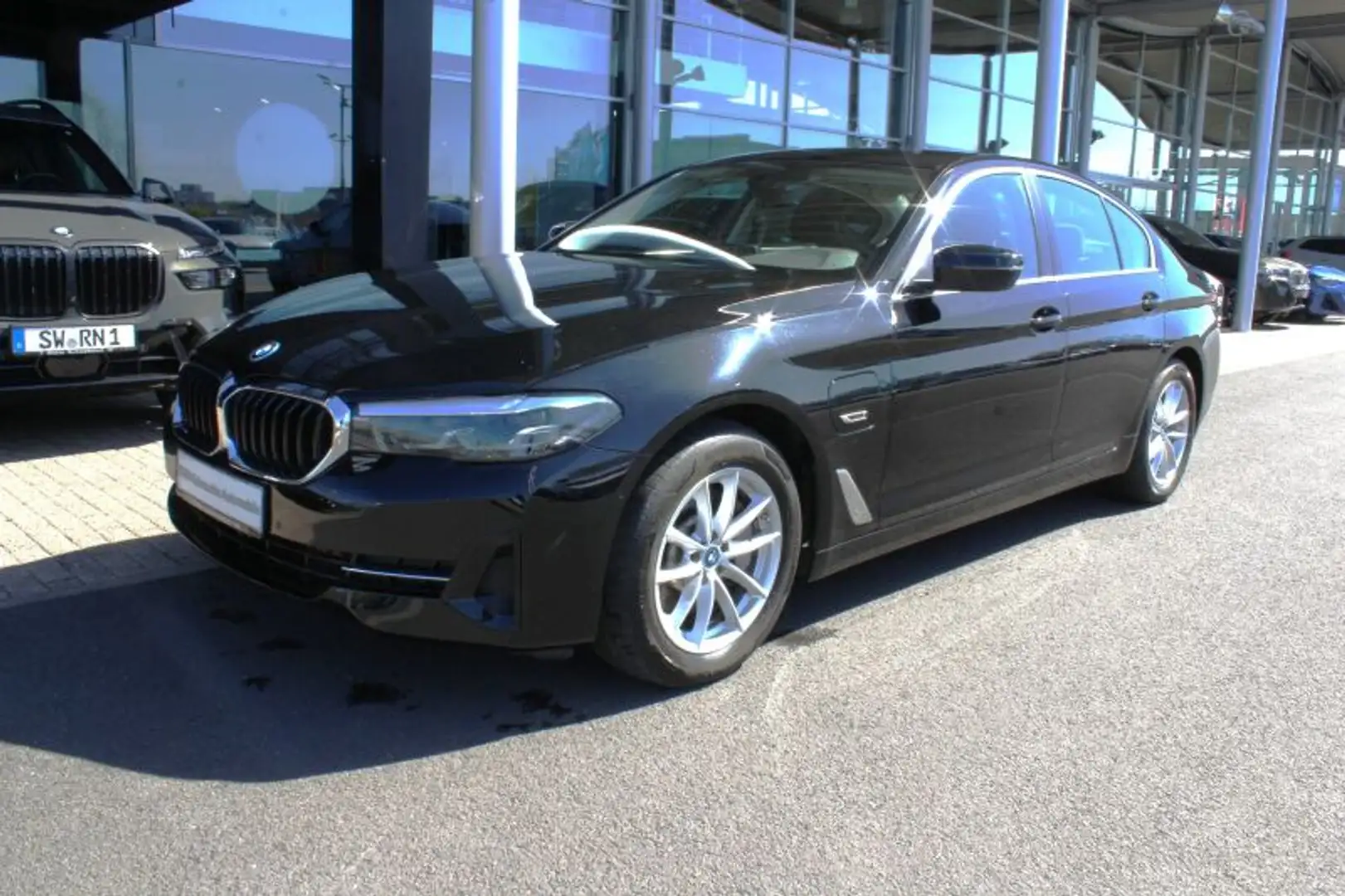 BMW 530 e Lim. Navi Prof. AHK. Parking Assistant Schwarz - 2
