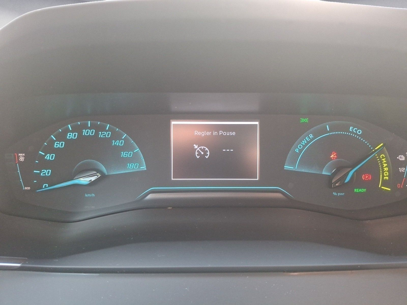 Peugeot e-2008 136 Active Pack Bluetooth PDC Klima — photo 9