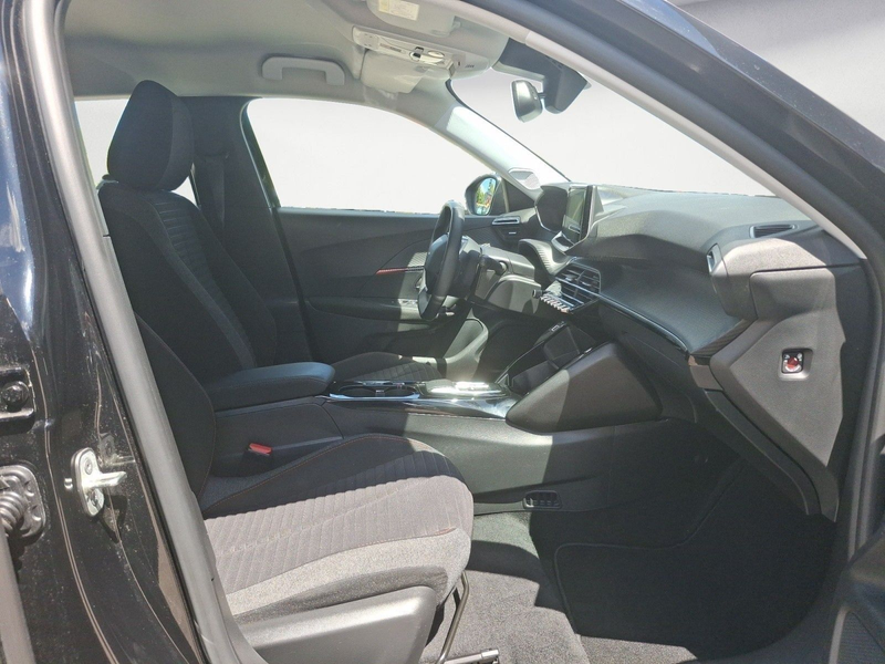 Peugeot e-2008 136 Active Pack Bluetooth PDC Klima — photo 8