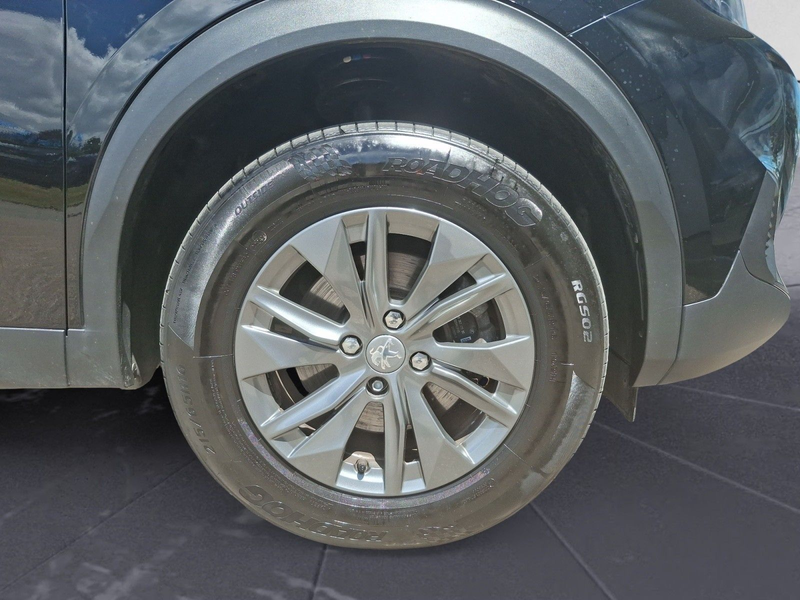 Peugeot e-2008 136 Active Pack Bluetooth PDC Klima — photo 11
