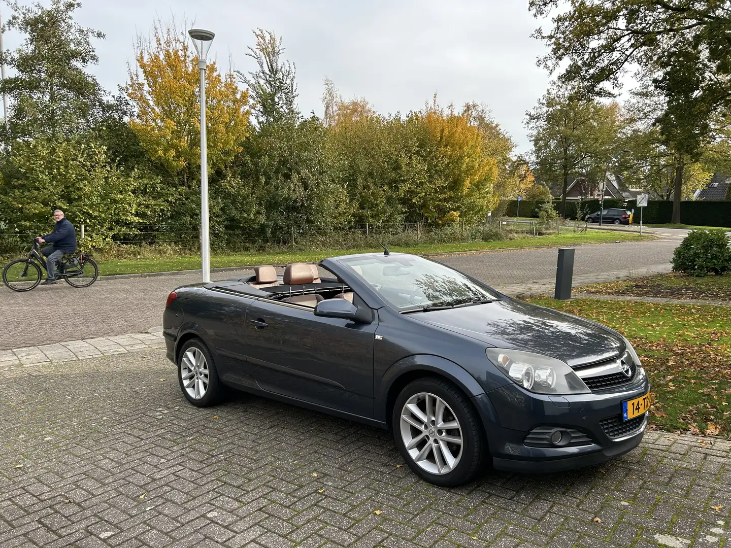 Opel Astra 1.8 Cosmo Grijs - 2