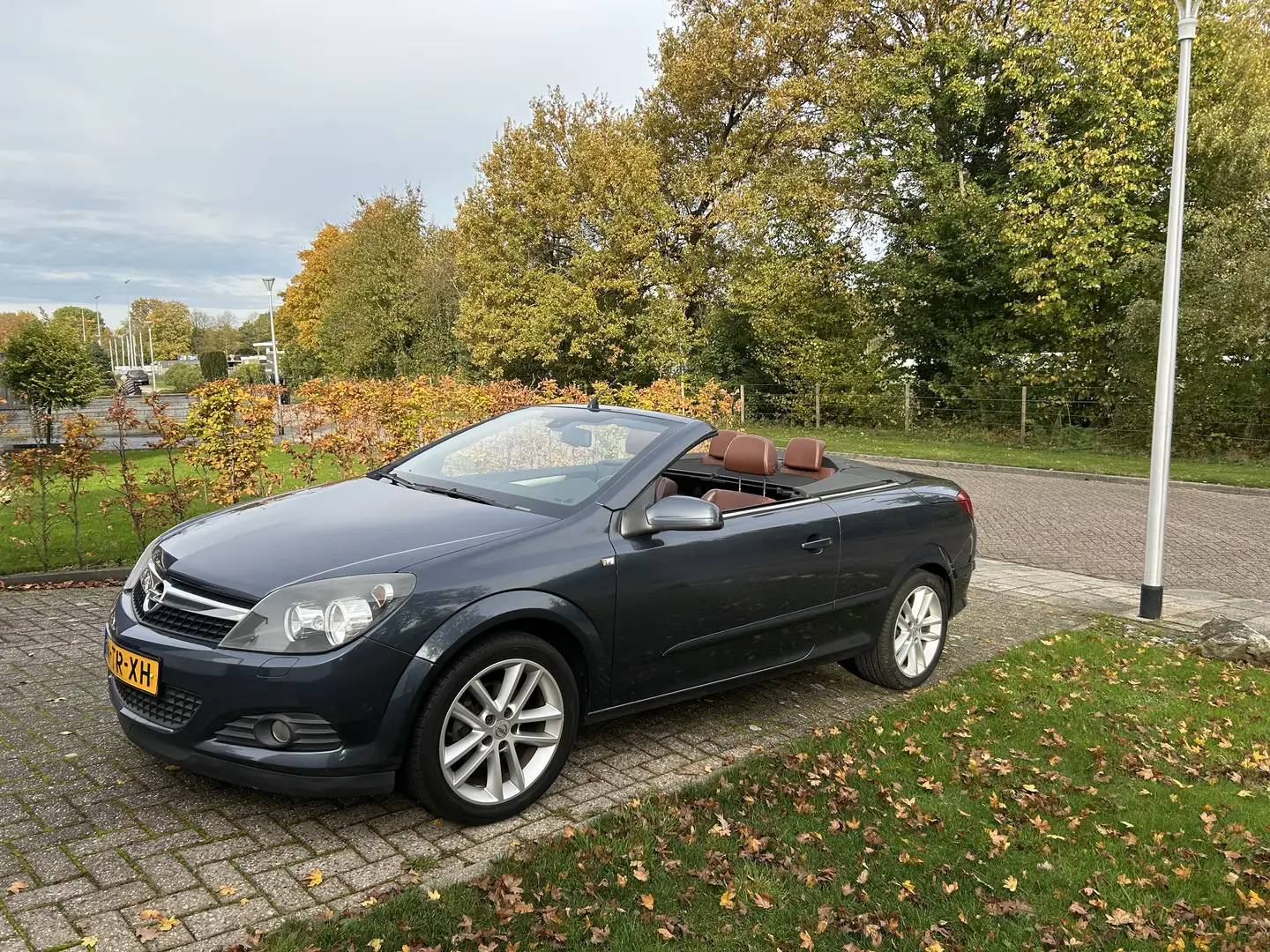 Opel Astra 1.8 Cosmo Grijs - 1