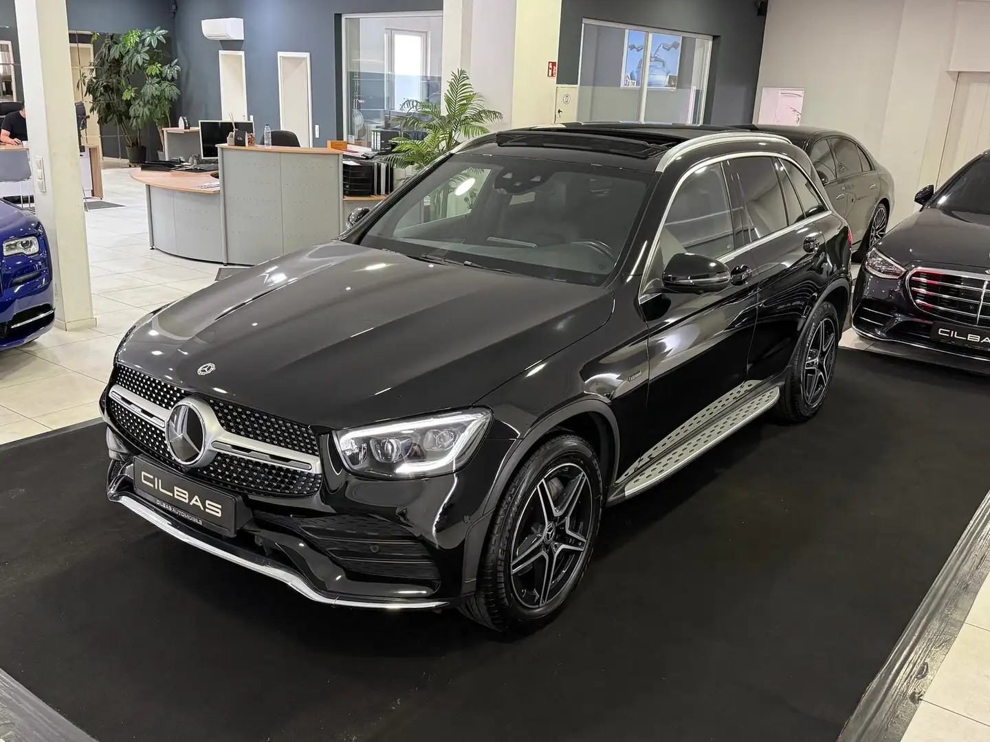 Mercedes-Benz GLC 300 de 4M AMG-Line *PANO*DIGITAL T*DIST*360* Schwarz - 1