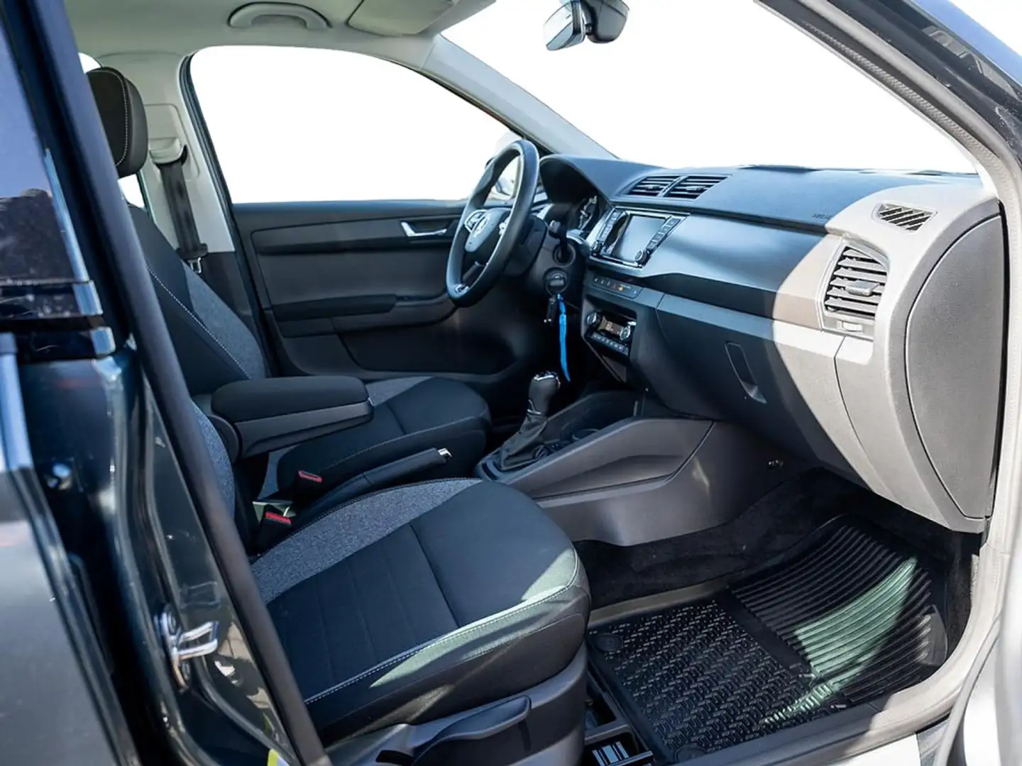Skoda Fabia 1.0 TSI Drive 125 Best of DSG KAMERA LE Šedá - 2