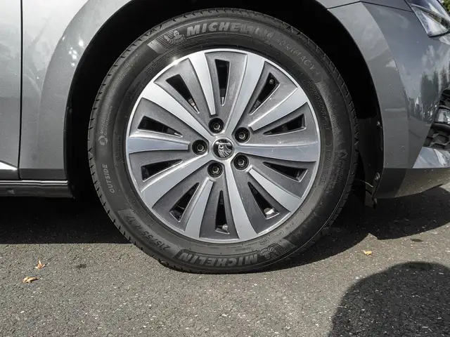 Skoda Superb view 7