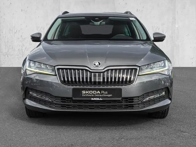 Skoda Superb view 3