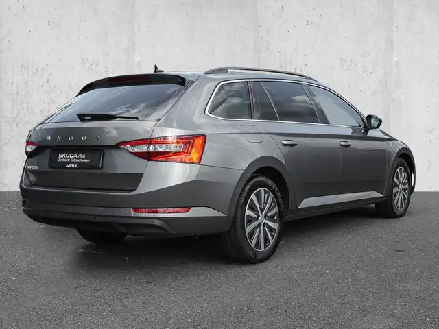 Skoda Superb view 4