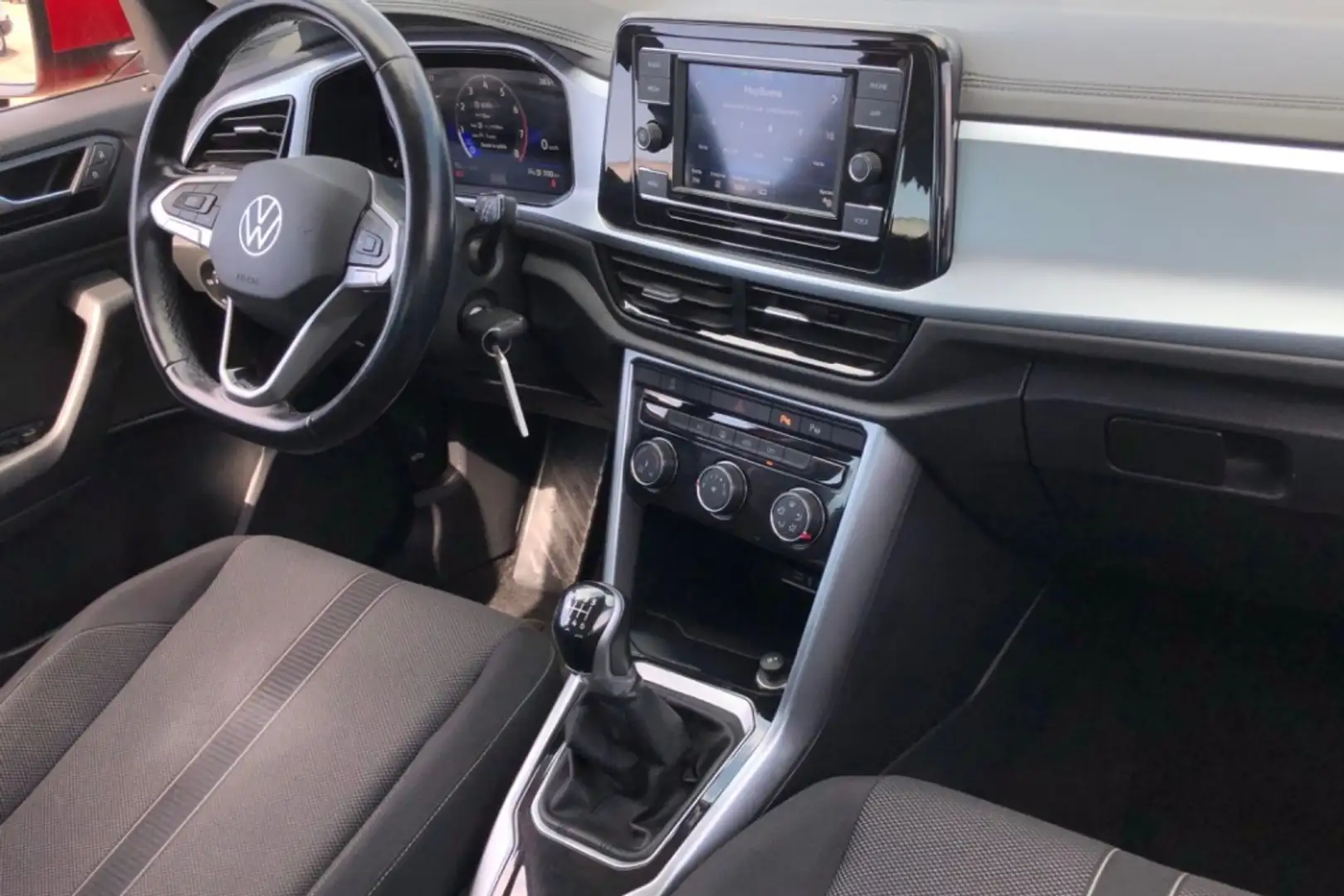 Volkswagen T-Roc CONNECT 1.0 TSI 81KW 110CV Rouge - 2