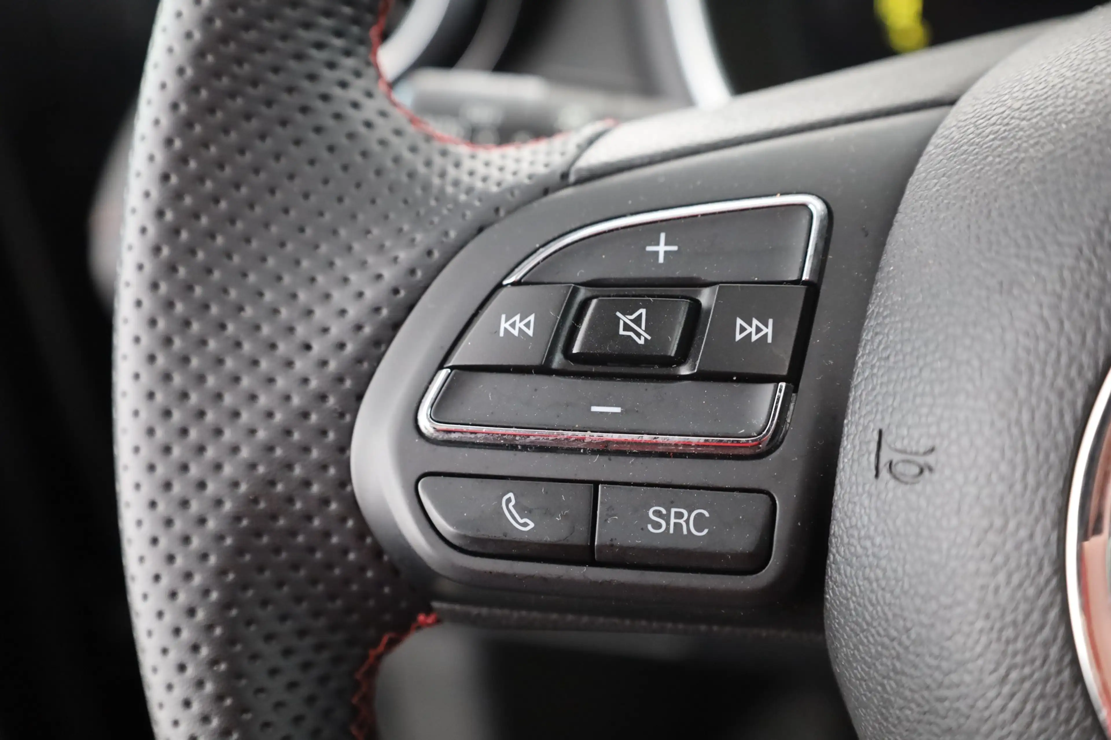 MG HS 1.5 T-GDI Luxury Aut. LED ACC Navi 360° Pano — photo 15