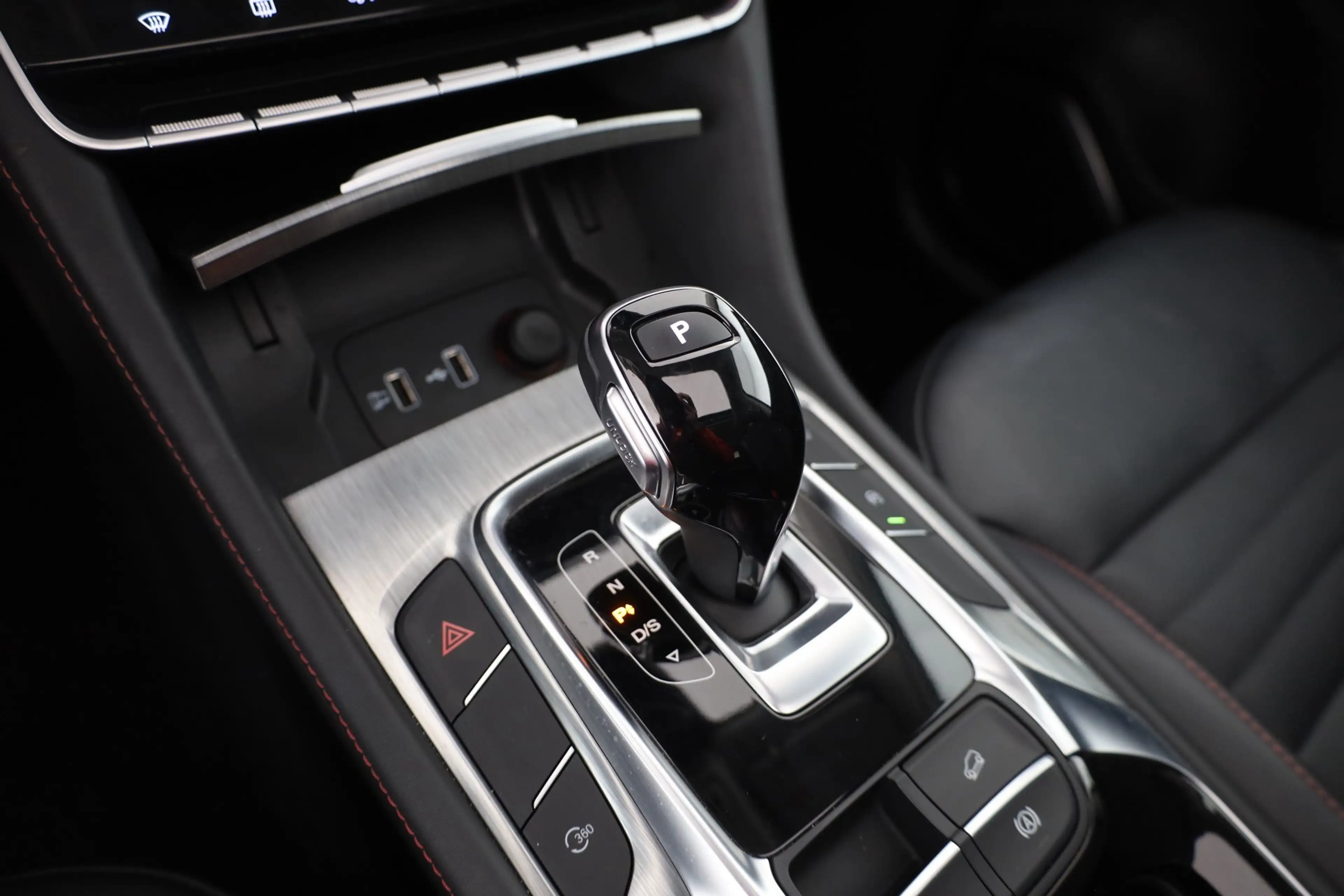 MG HS 1.5 T-GDI Luxury Aut. LED ACC Navi 360° Pano — photo 13