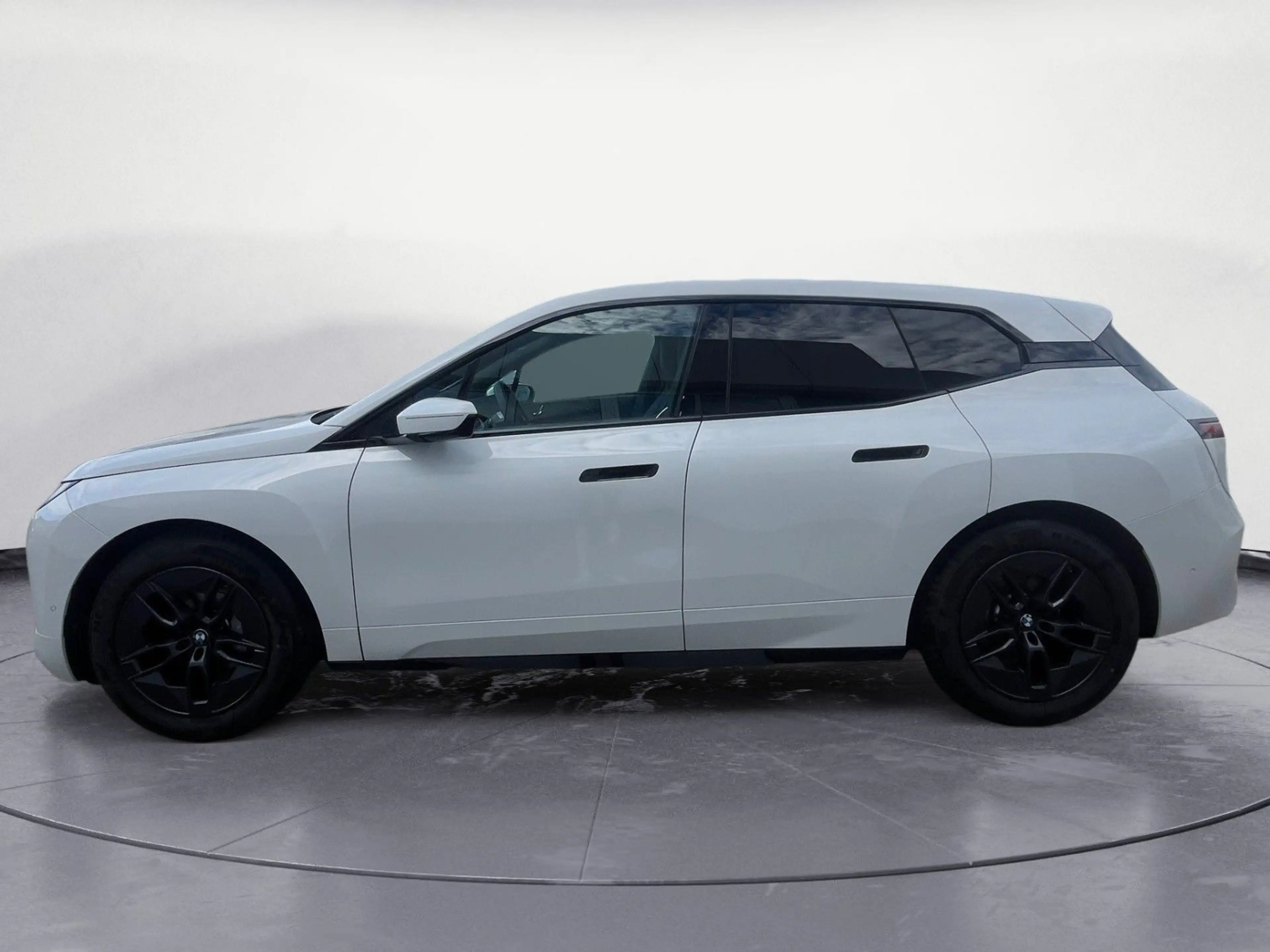 BMW iX xDrive45 Navi Tempom.aktiv Bluetooth PDC MP3 — photo 3
