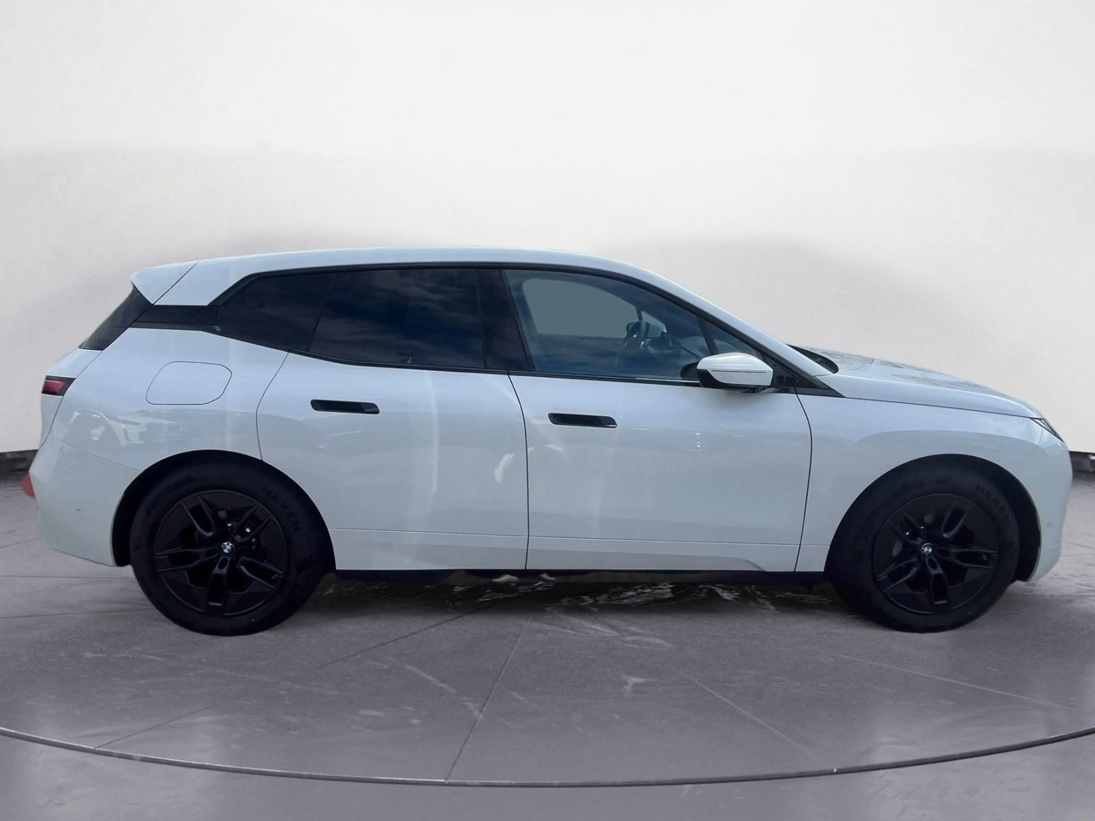 BMW iX xDrive45 Navi Tempom.aktiv Bluetooth PDC MP3 — photo 6
