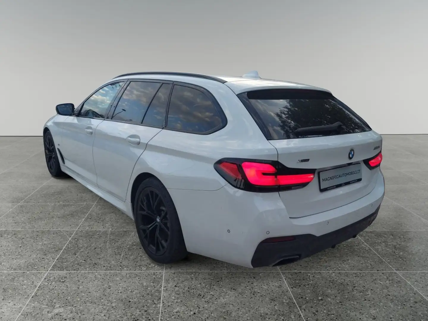 BMW 530 530d 48V xDrive Touring Msport Weiß - 2