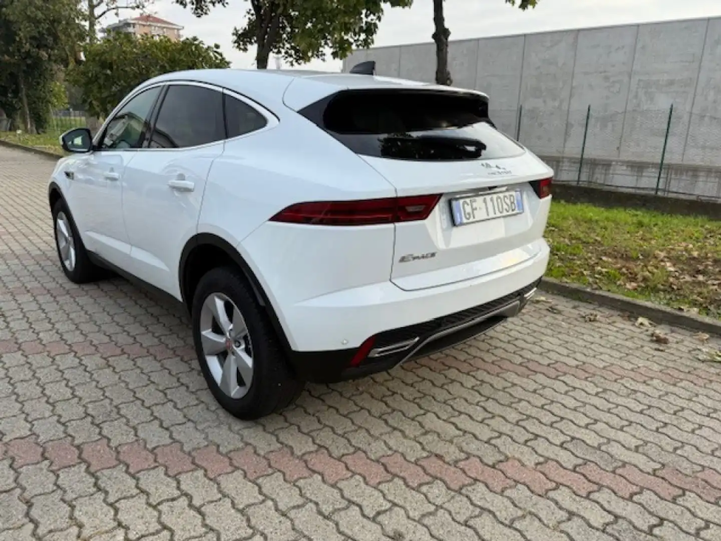 Jaguar E-Pace 2.0D 163 CV AWD aut. Sport Gris - 2