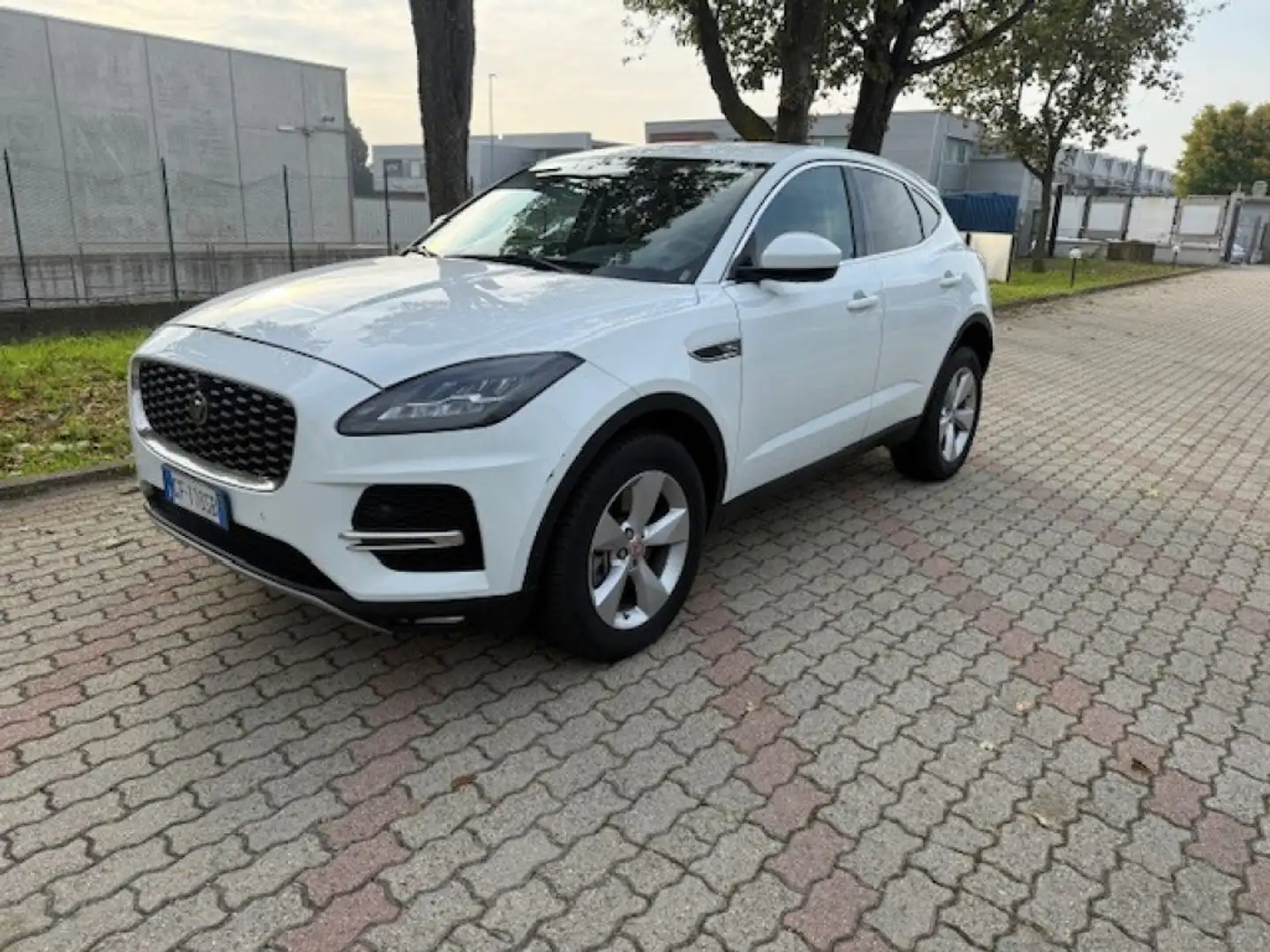 Jaguar E-Pace 2.0D 163 CV AWD aut. Sport Gris - 1