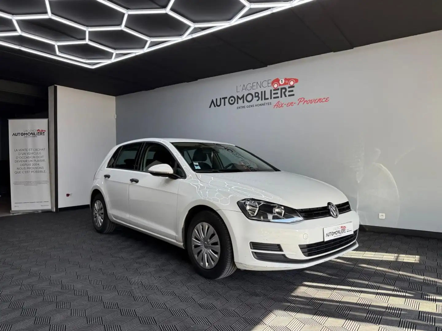 Volkswagen Golf 1.2 TSI 85 ch – Trendline Weiß - 1