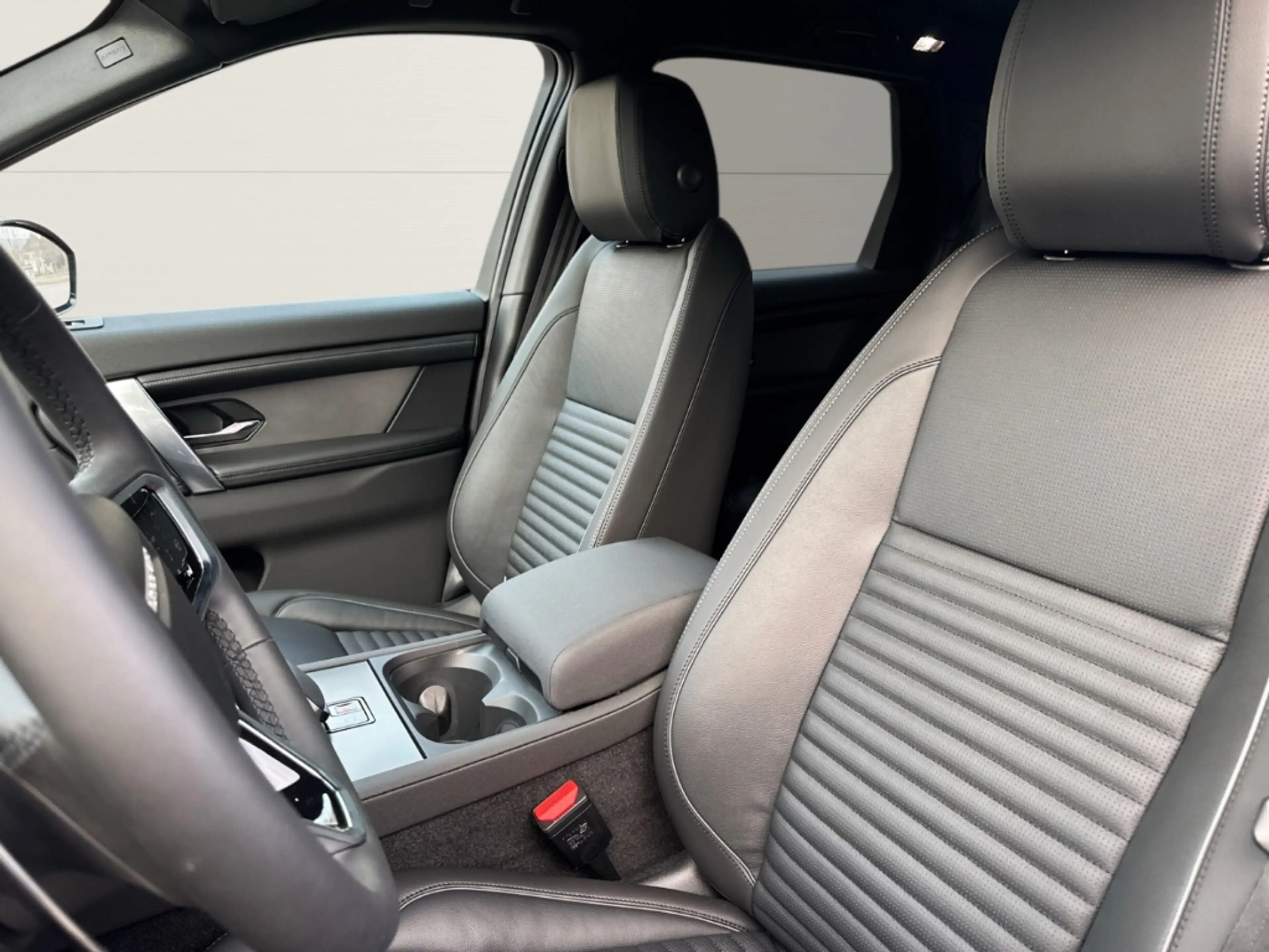 Land Rover Discovery Sport D200 Dynamic SE+ACC+MY25+Pano+Keyless — photo 9