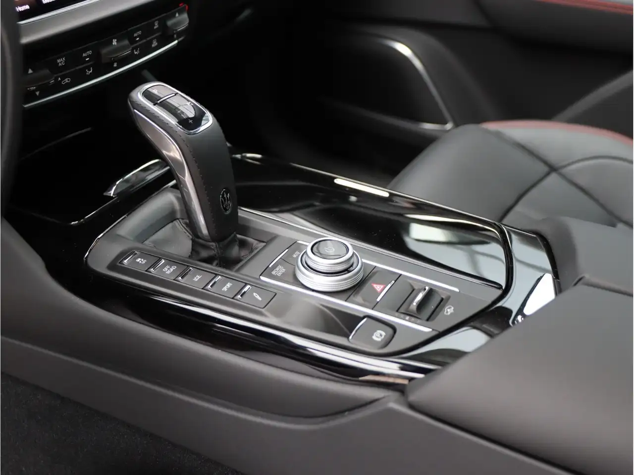 Maserati Levante 2025 — фото 15