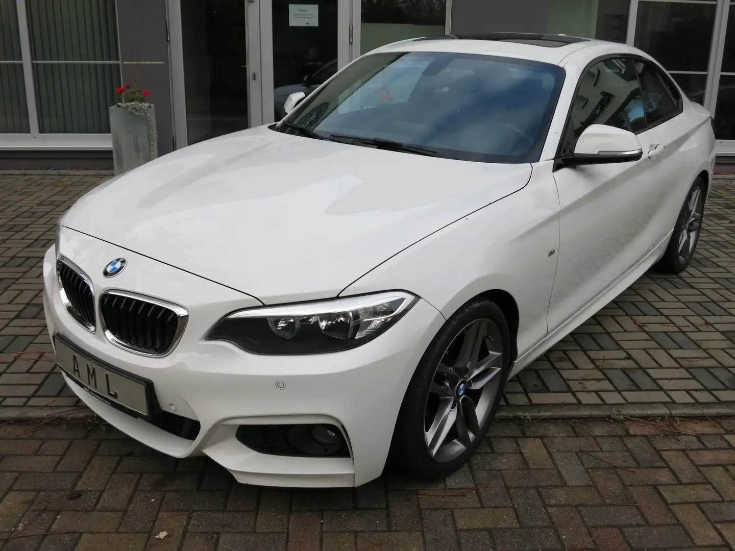 BMW 225 225 d M-PAKET NAVI PDC TEMPOMAT 2.HAND UNFALLFREI Weiß - 1
