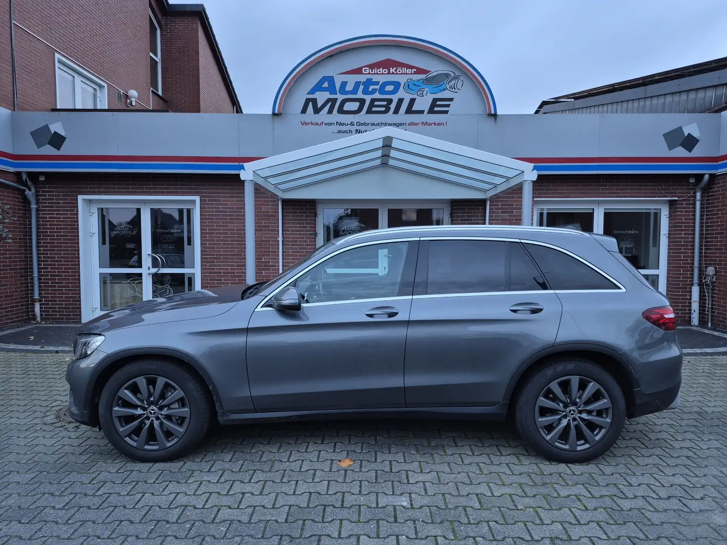 Mercedes-Benz GLC 220 GLC 220 D 4MATIC NAVI RFK PDC ALU SSV MFL AHK TOP Grau - 1